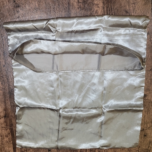 NWOT Silver Envelope Style Standard Size Satin Pillowcase Pair - Picture 3 of 5